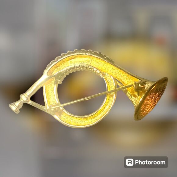 Burberry Elegant Horn Brooch - Picture 7 of 11